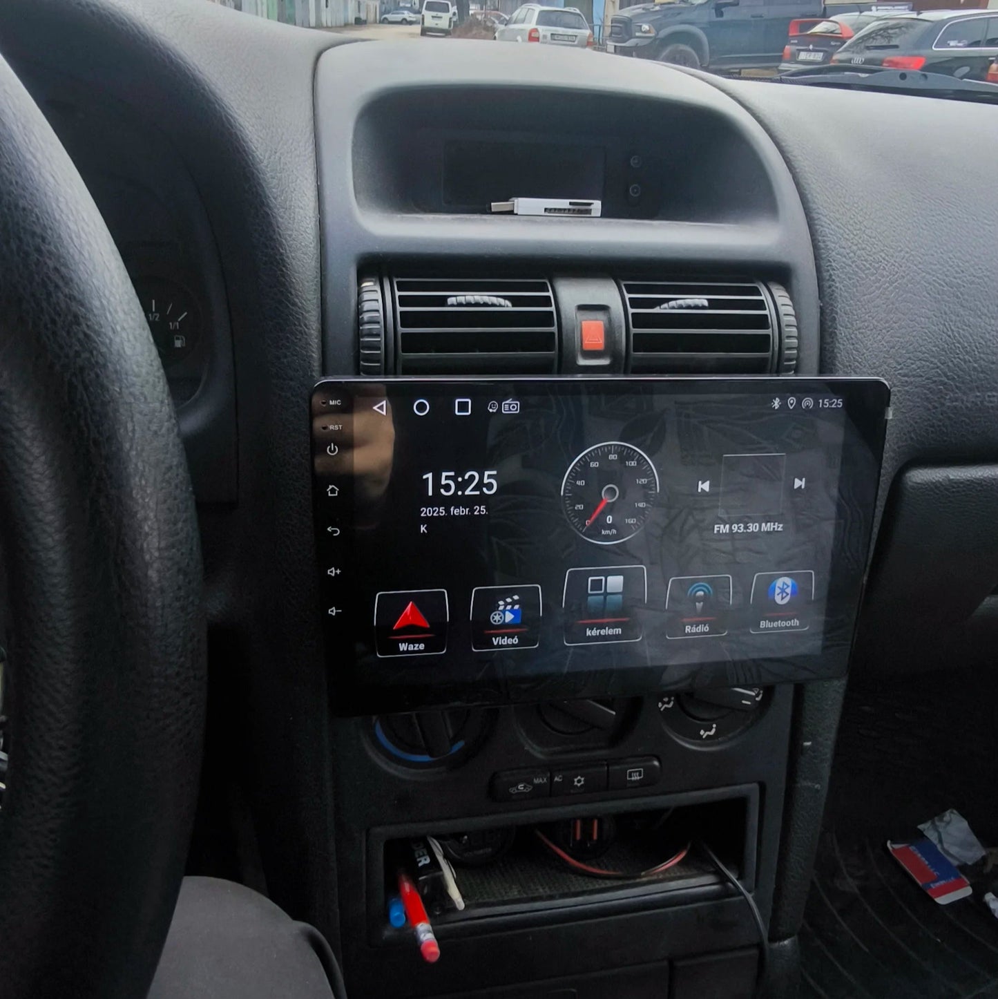 "9 inch and 10 inch universal touchscreen multimedia head units with floating display, GPS, WiFi, Bluetooth, and rear camera support"